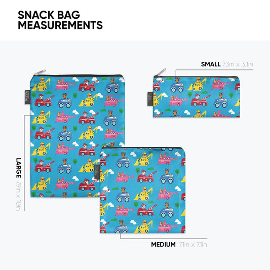 Snack bag size comparison chart showing three bags with colorful vehicle pattern on blue background, displaying product measurements and dimensions for different sizes.